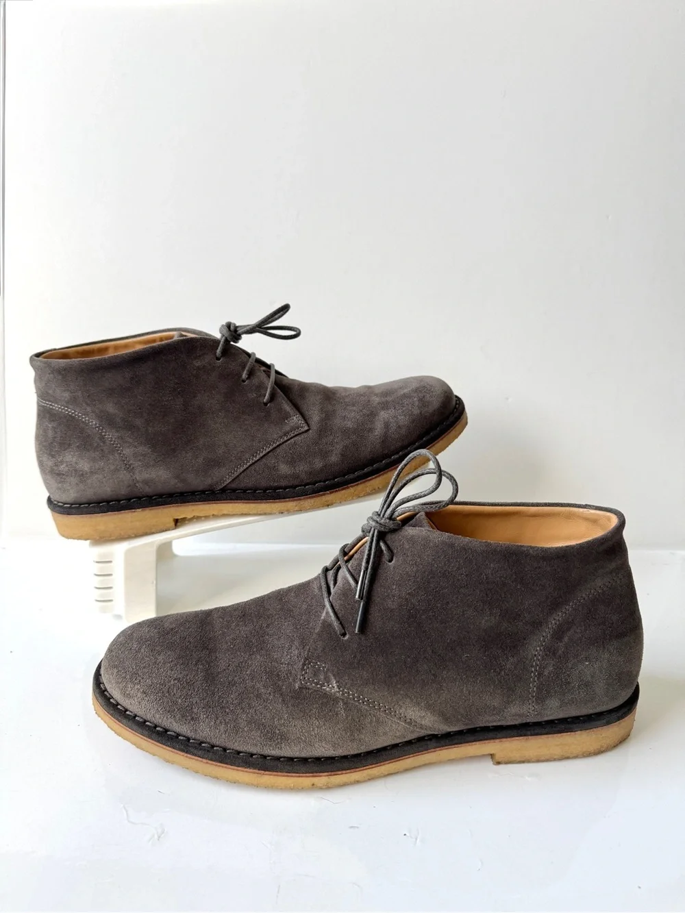 Vince Men's Gray Suede Chukka Lace Up Crepe Sole Boots Size 10M